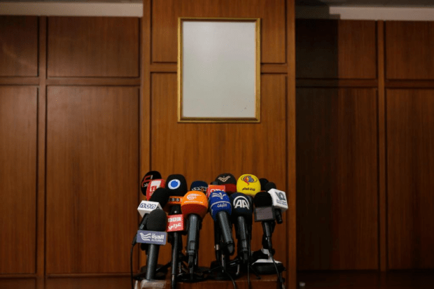 Empty frames (presidential vacuum)