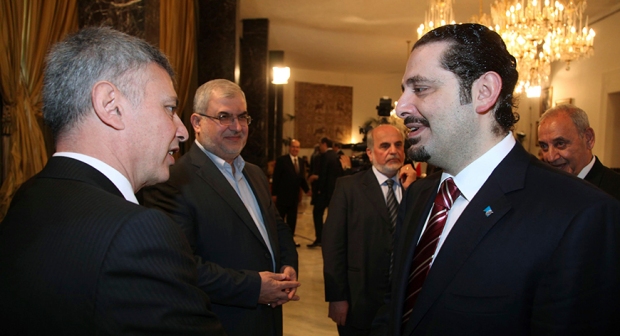 Lebanon's Prime Minister Saad al-Hariri (R) chats with Lebanese Christian politician and leader of the Marada movement Suleiman Franjieh (L) as Head of Hezbollah's parliamentary bloc Mohamed Raad (2nd L), MP Assaad Hardan (C) and Lebanon's Parliament Speaker Nabih Berri listen to them during a new session of the national dialogue between political leaders at the Presidential Palace in Baabda, near Beirut April 15, 2010. (Photo: REUTERS/Dalati Nohra)